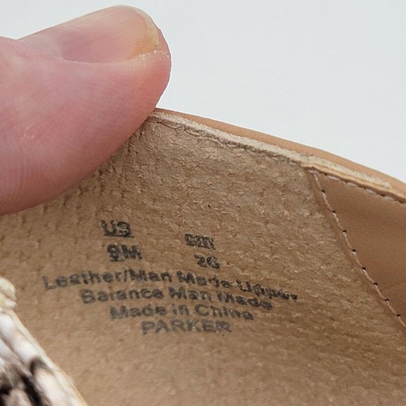 Bleecker & Bond Parker Tan Snakeskin Print Leather Pointy Toe Heeled Pumps 9M - Picture 4 of 9